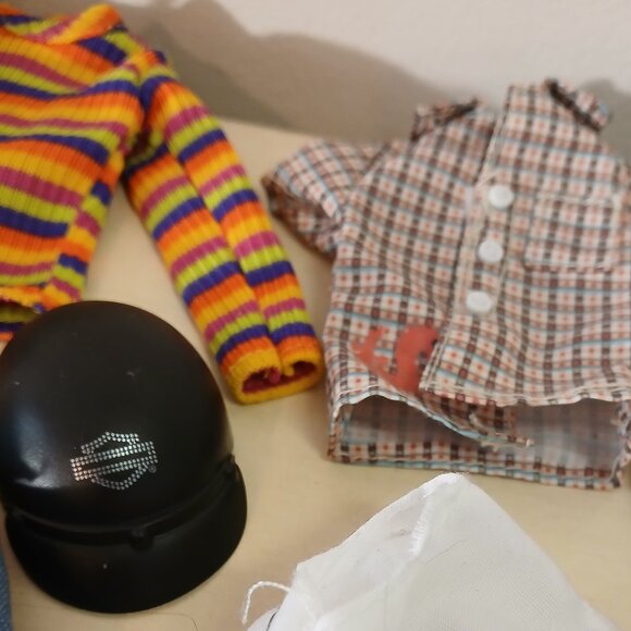 Assorted lot of Ken doll clothes and hats - 15 pieces - Picture 9 of 12